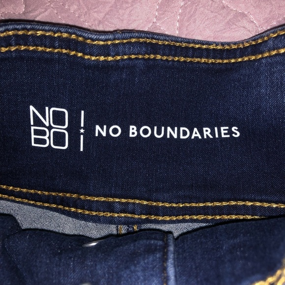 Jean Shorts (No boundaries) - Picture 3 of 4
